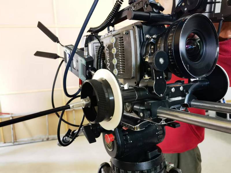 用镜头捕捉灵动瞬间，赋予静态物品生命活力